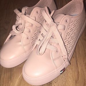 Selling Tommy Hilfiger shoes .